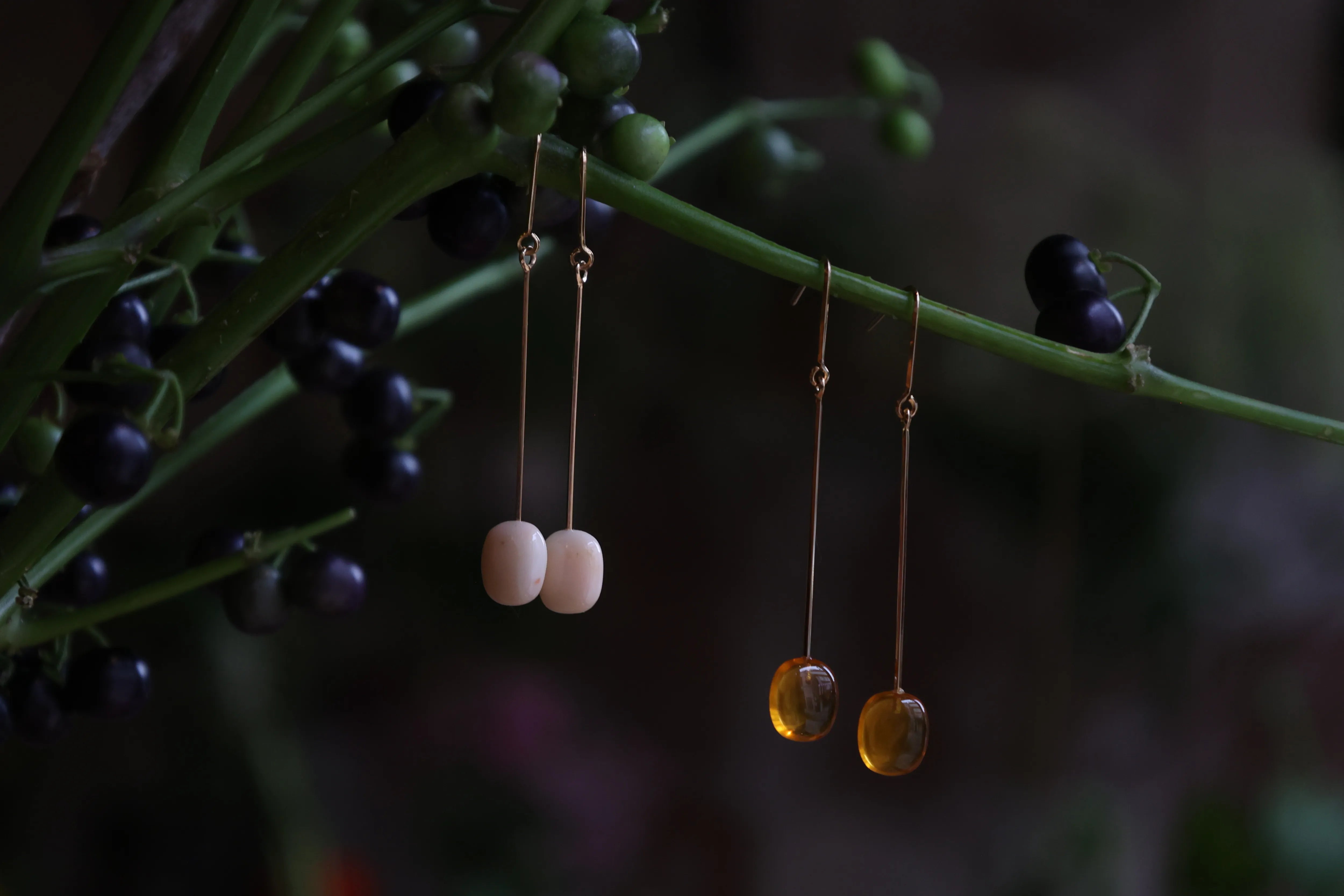 UNKEI” Amber hook earrings – THE LITTLE SHOP OF FLOWERS