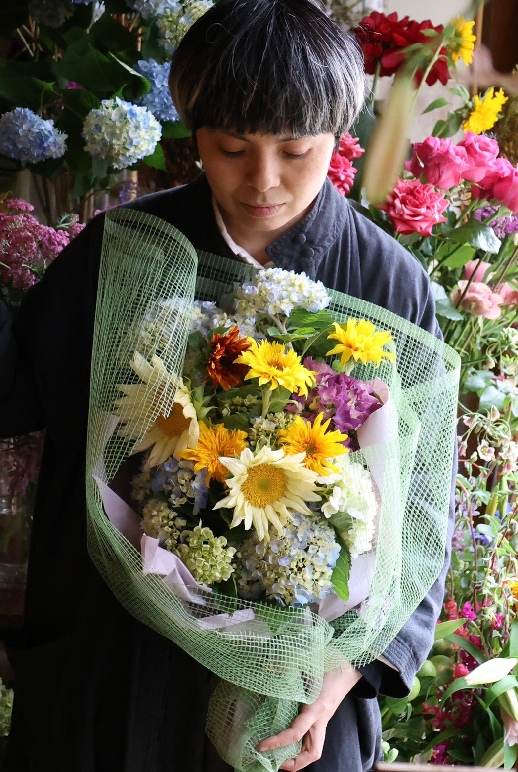 ひまわり&紫陽花ブーケ – THE LITTLE SHOP OF FLOWERS