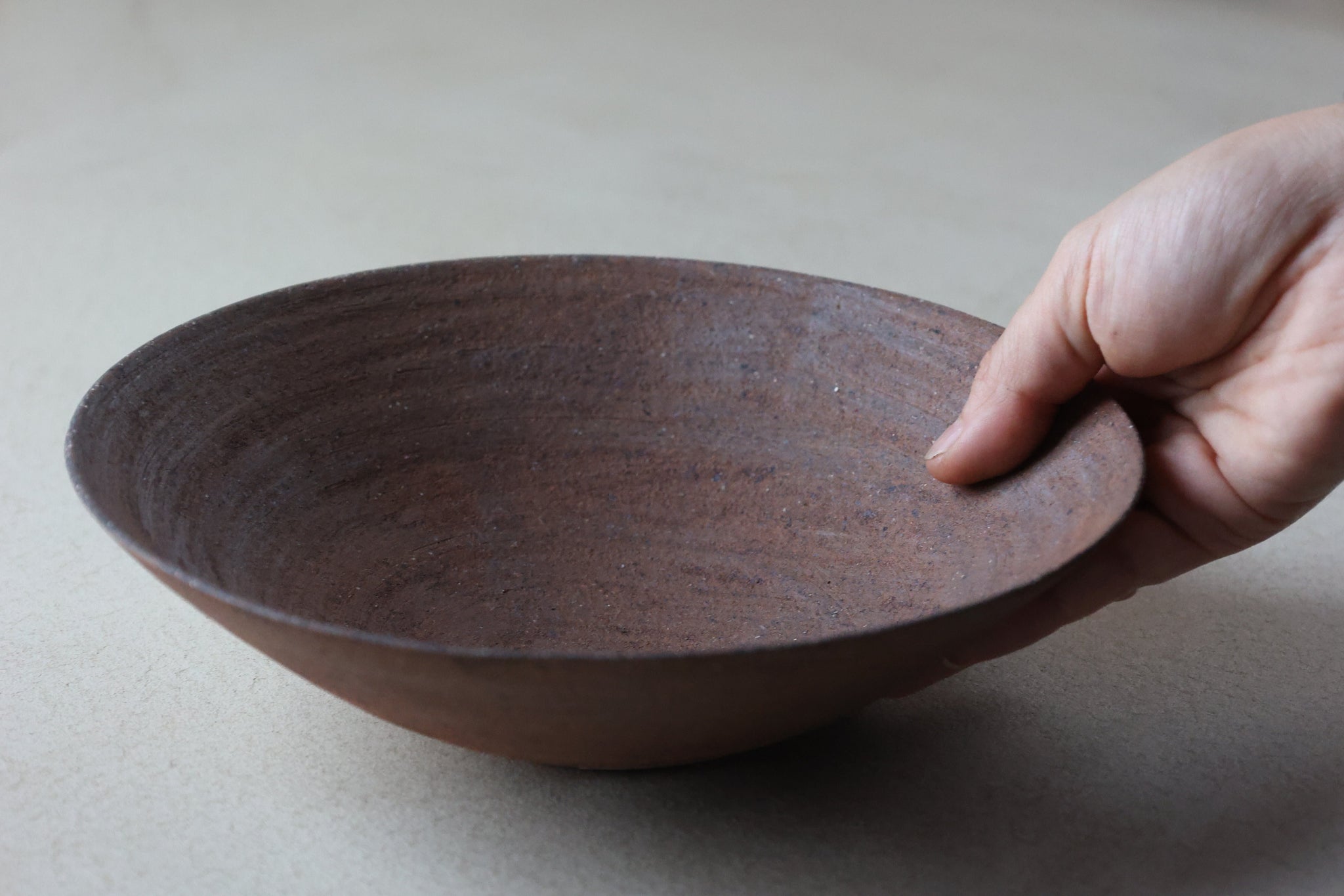 二階堂明弘 : no.26 焼締ボウル皿 – THE LITTLE SHOP OF FLOWERS