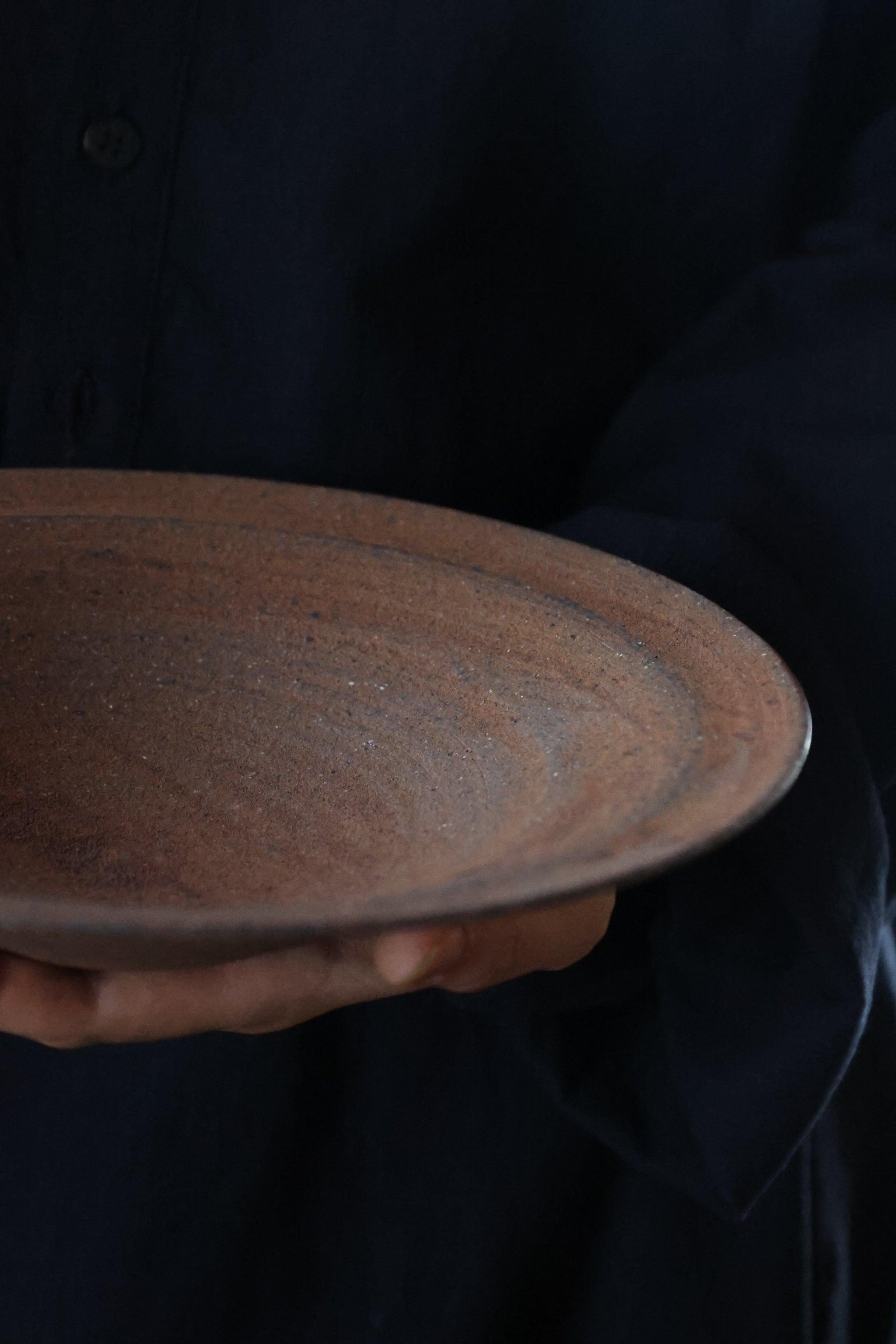 二階堂明弘　焼締リム皿 二階堂明弘 焼き締めリム皿 赤〈新品・未使用品〉 - メルカリ