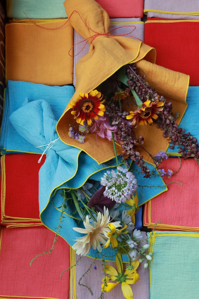 caption:gentian blue / sunflower yellow orange